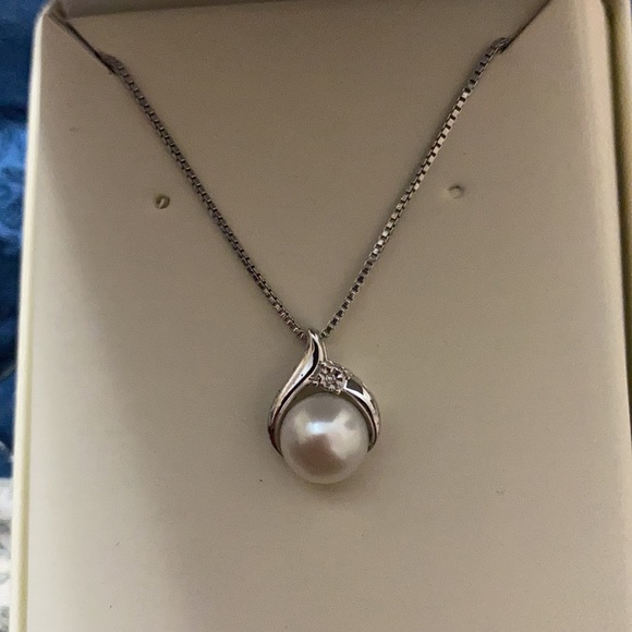 Necklace and earrings set - Picture 5 of 6